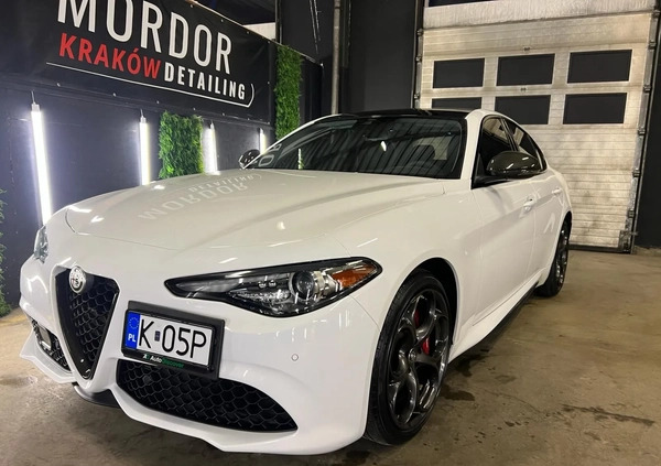 alfa romeo giulia kraków Alfa Romeo Giulia cena 147000 przebieg: 29400, rok produkcji 2019 z Kraków